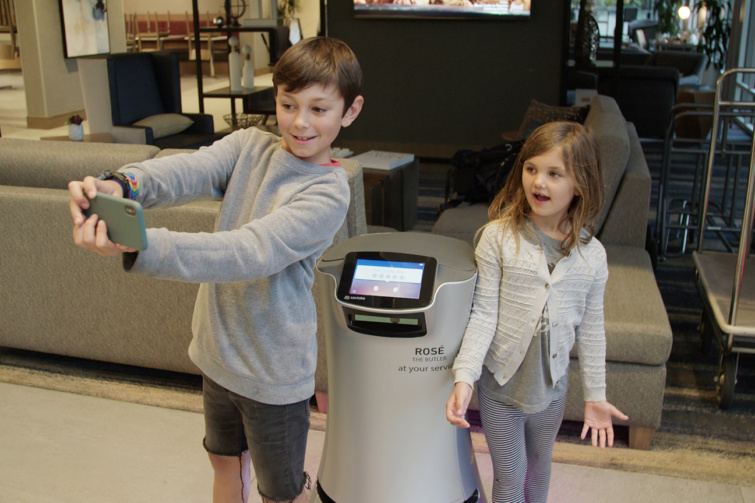 Rosé robot a Hotel Trio Healdsburgban