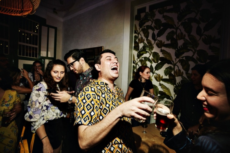 Laughing friends toasting during party in night club - Startlap Utazás
