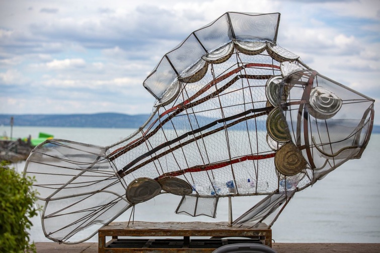 siófok greenpeace műanyag hal