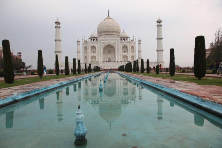 A fenséges Tadzs Mahal, annak kertje felől nézve