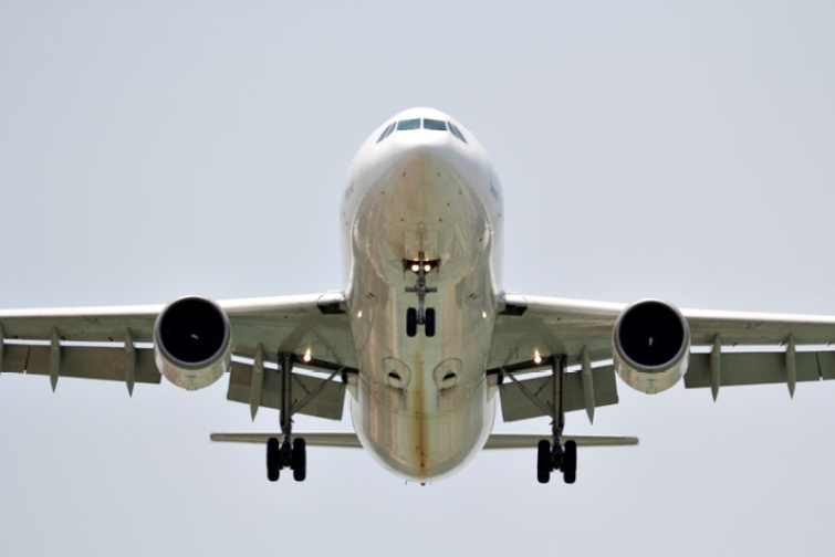 Airbus A300-600-as repülőgép landolás közben 