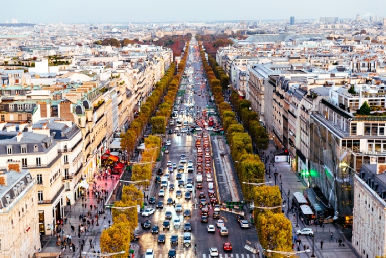 A párizsi Champs-Élysées, Párizs védjegye 