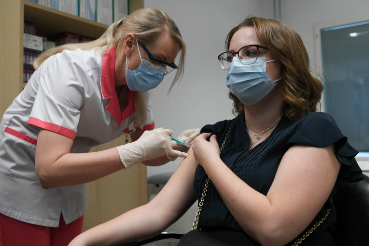 Beadják az első Covid-19 elleni védőoltást Észtországban.