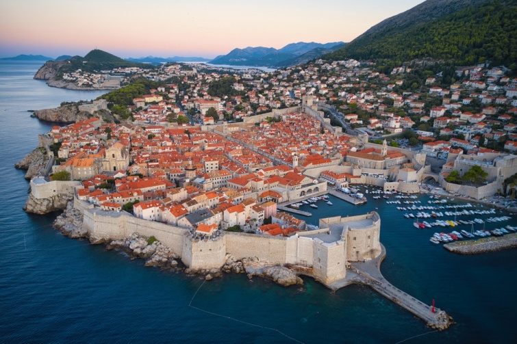 Dubrovnik látképe a tenger felől.