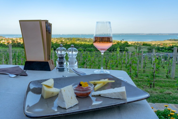 Ételek és italok a Balaton partján