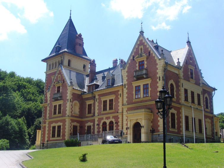 A parádsasvári Károlyi-kastély.
