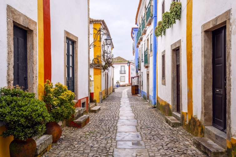 Óbidos egy szűk kis utcája.