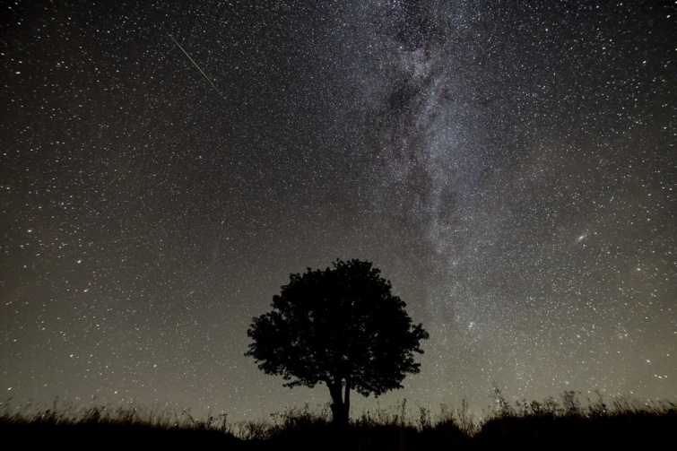 Meteor az égbolton Nógrádmegyer közelébõl fotózva 