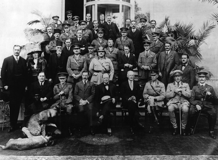 Az 1921-es kairói konferencia csoportképe.