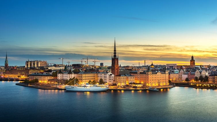 Napnyugta Stockholm fölött Svédországban.