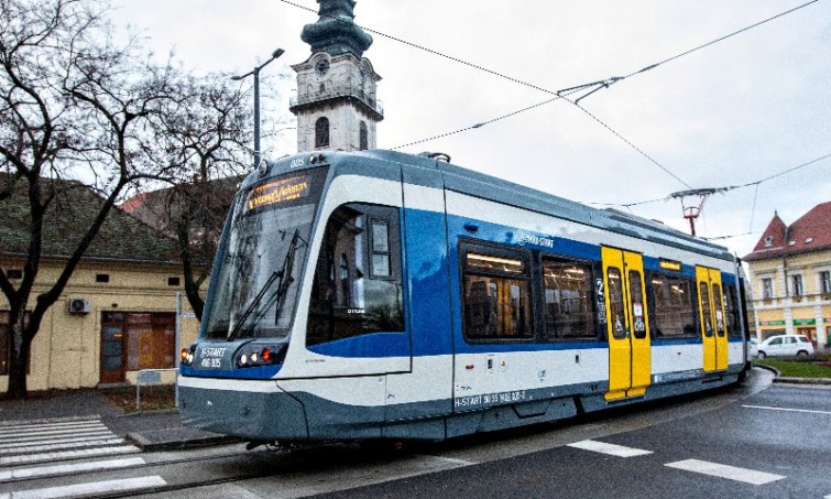 Elindult az utasokat szállító tram-train Hódmezõvásárhely - Startlap Utazás