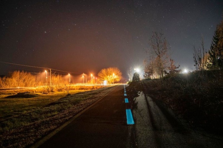 Így világít egy kerékpárút a zalai lankák tövében