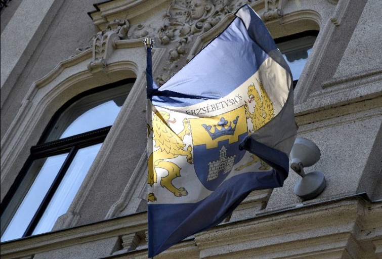 Erzsébetváros zászlaja