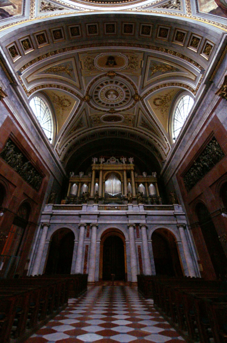 Magyarország legnagyobb egyházi épülete, az Esztergomi Bazilika