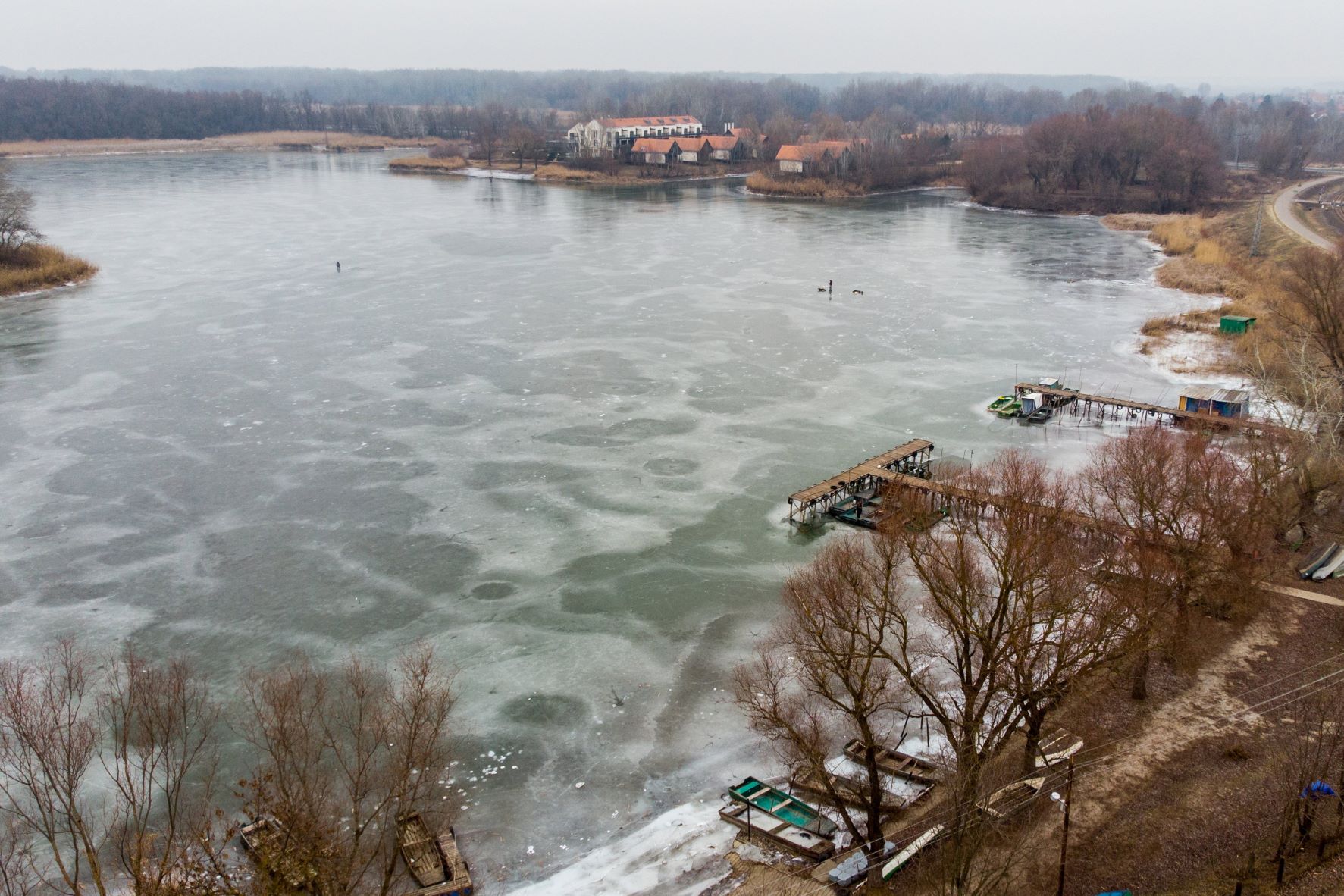 Befagyott a Tisza-tó