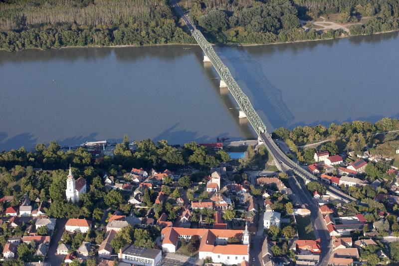 Híd Dunaföldvárnál
