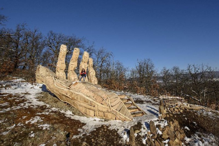 A Kéz-kilátó a Cserháton