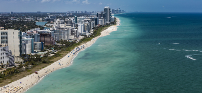 Légi felvétel Miami Beach partjairól - Helikopter zuhant a strandolók közé Miamiban