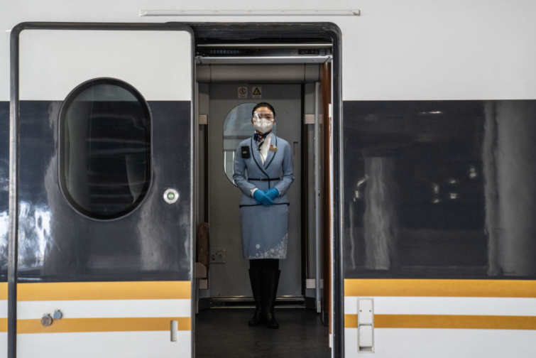 Kalauz a kínai gyorsvonaton - A kínai nagy fal alatt fut a világ első vezető nélküli nagy sebességű vasútja ami az olimpia résztvevőit szállítja