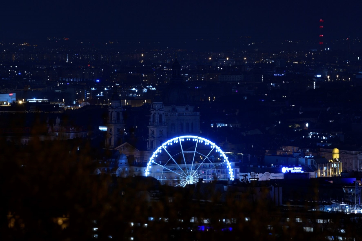 Budapest látképe díszkivilágítás nélkül