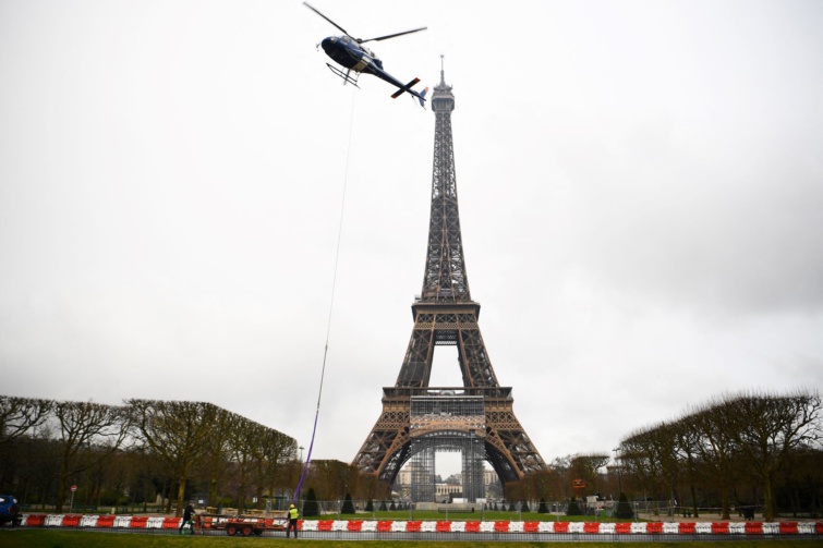 Hat méterrel magasabb lett az Eiffel-torony
