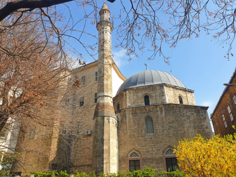 Jakováli Haszan dzsámi, Pécs