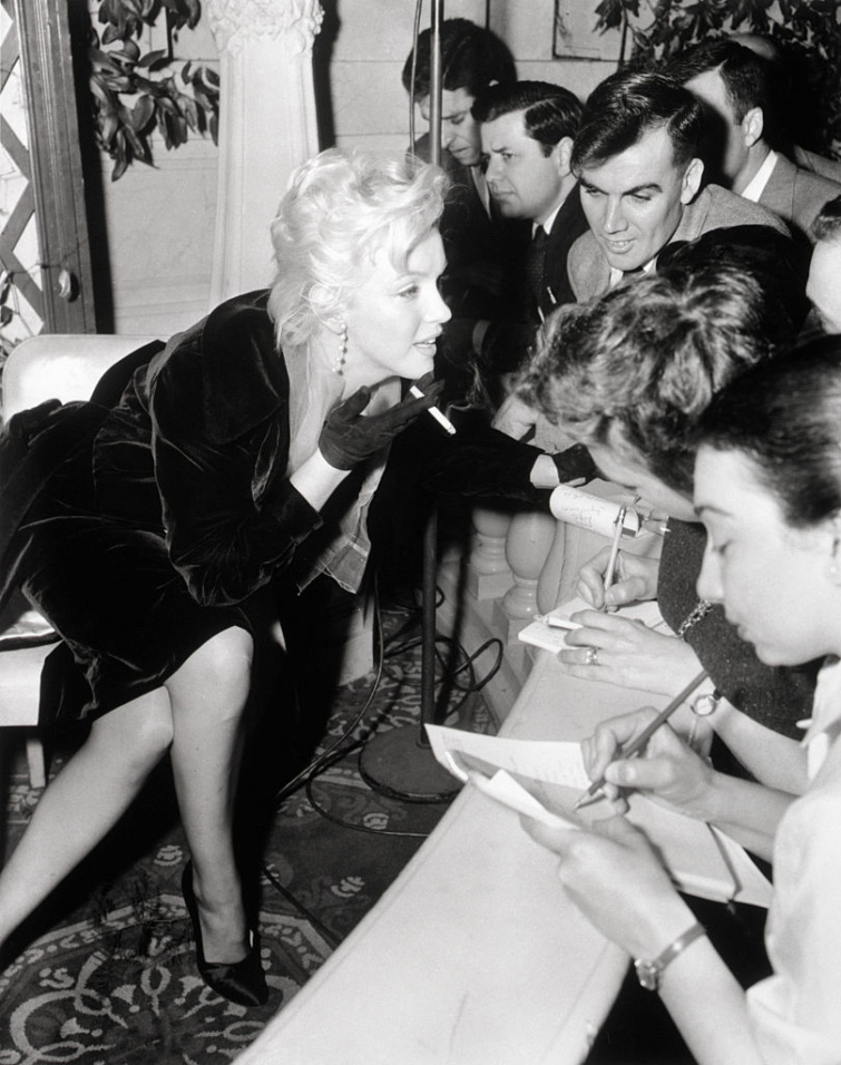 Marilyn Monroe interjút ad a hotelben - Startlap Utazás Monroe is többször megszállt itt