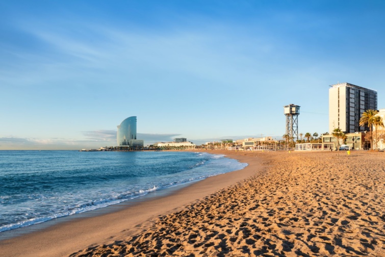 Tilos a dohányzás Barcelona tengerparti strandjain