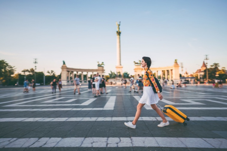 Turisták Budapesten a Hősök terén