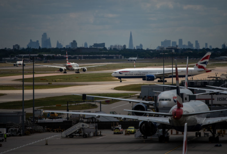 A British Airways felfüggesztette a jegyeladást a Heathrow-n