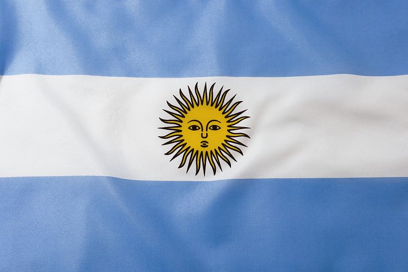 Az argentin zászló a kék szín az Andok hegységét jelképezi