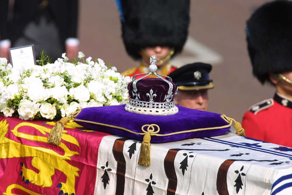 Az Anyakirálynő temetése a Westminster-apátságban