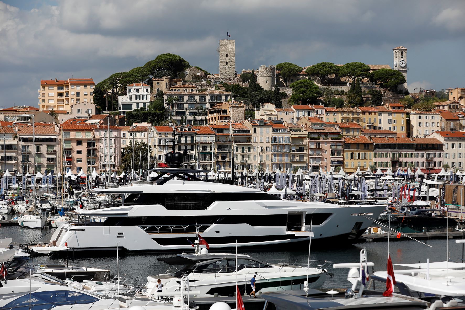 600 jacht mutatkozik be Cannes-ban