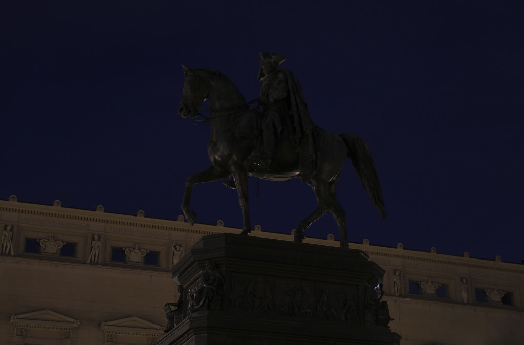 Berlinben a szobrok egy részénél is lekapcsolják a fényeket