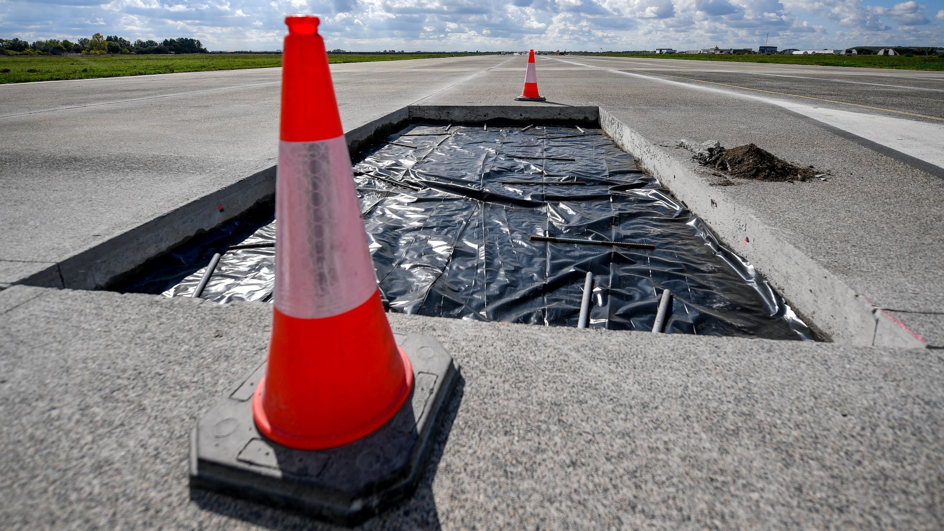 Javítják a debreceni repülőtér kifutóját