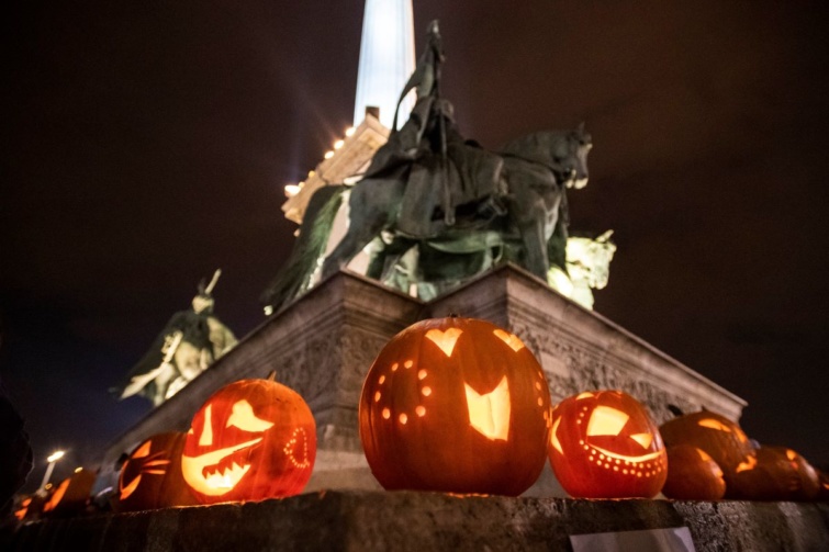 Faragott tökök a halloween ünnep alkalmából rendezett Töklámpás fesztiválon a budapesti Hősök terén, 2018. október 27-én.