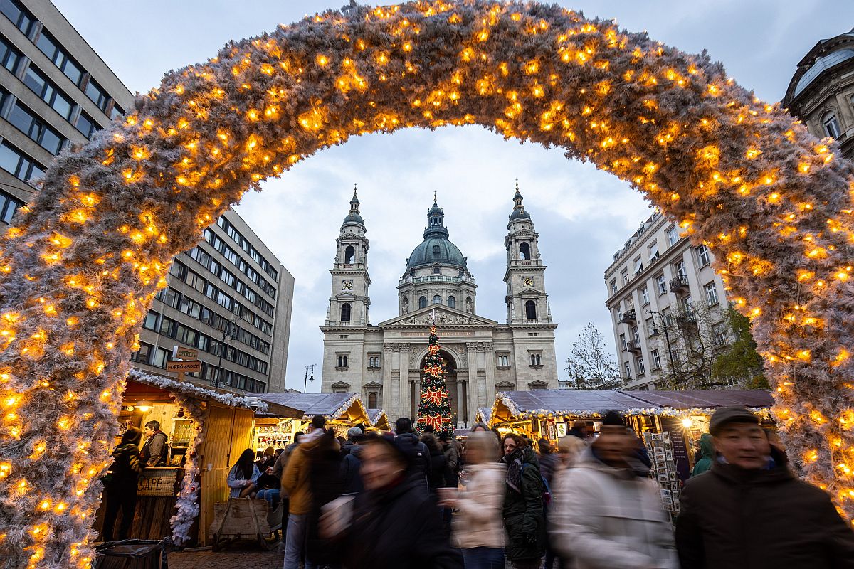 A Szent István téri Advent Bazilika karácsonyi vásár 2022. november 19-én.