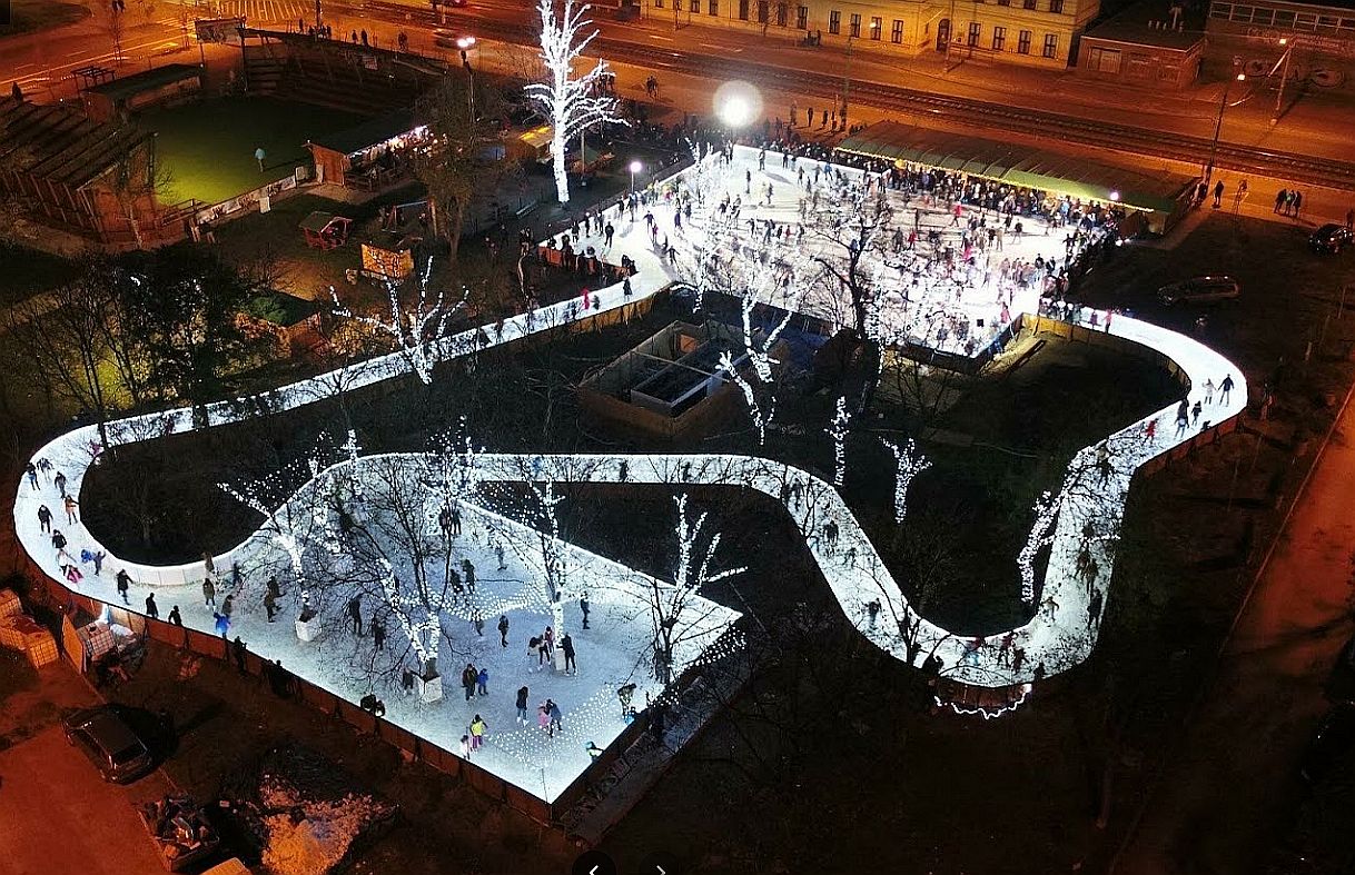 Jégfolyosó Magyarország legkülönlegesebb korcsolyapályáján, a Csepeli Jégparkban