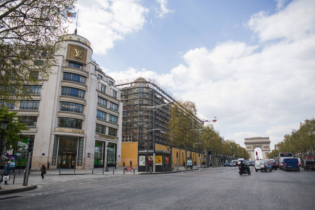 A Louis Vuitton üzlete a párizsi Champs-Élysées sugárúton
