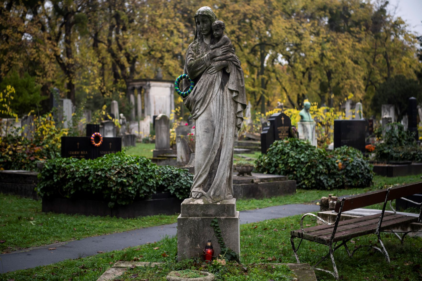 Mindenszentek napja - Budapest, Fiumei úti temető