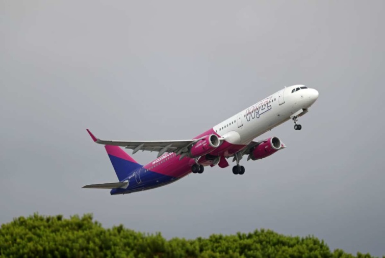 A Wizz Air gépe felszállás közben Barcelona repülőterén