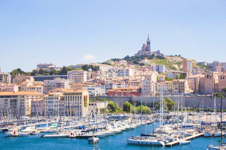 Marseille látképe a kikötőből
