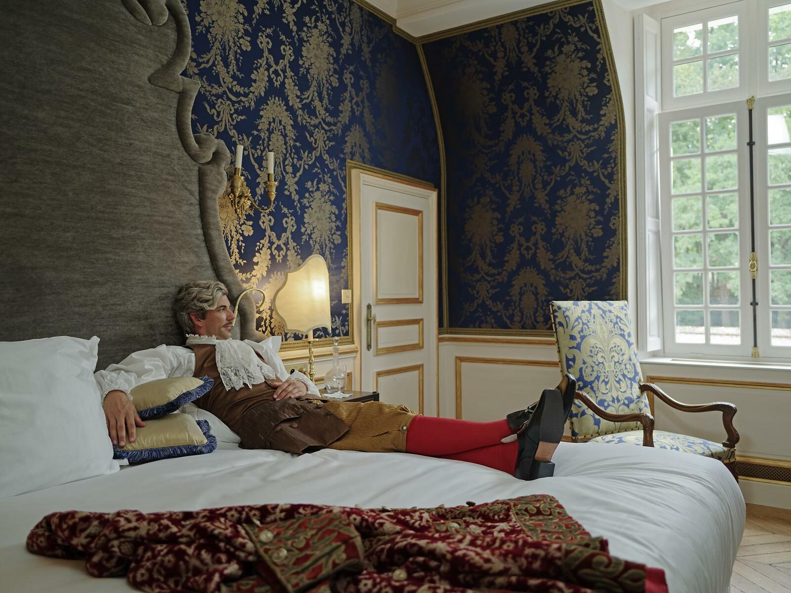 Barokk stílusban kialakított hálószoba a hotelen belül