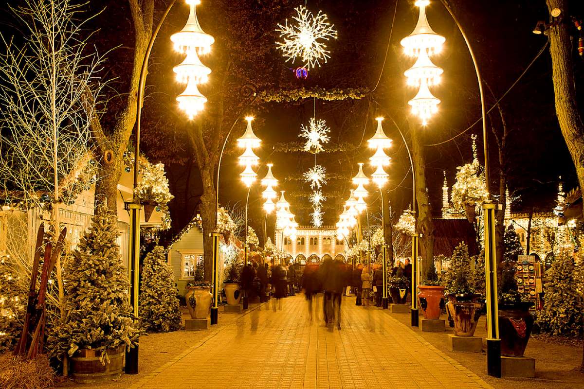 Tivoli, Koppenhága legismertebb parkja karácsonyi fényben