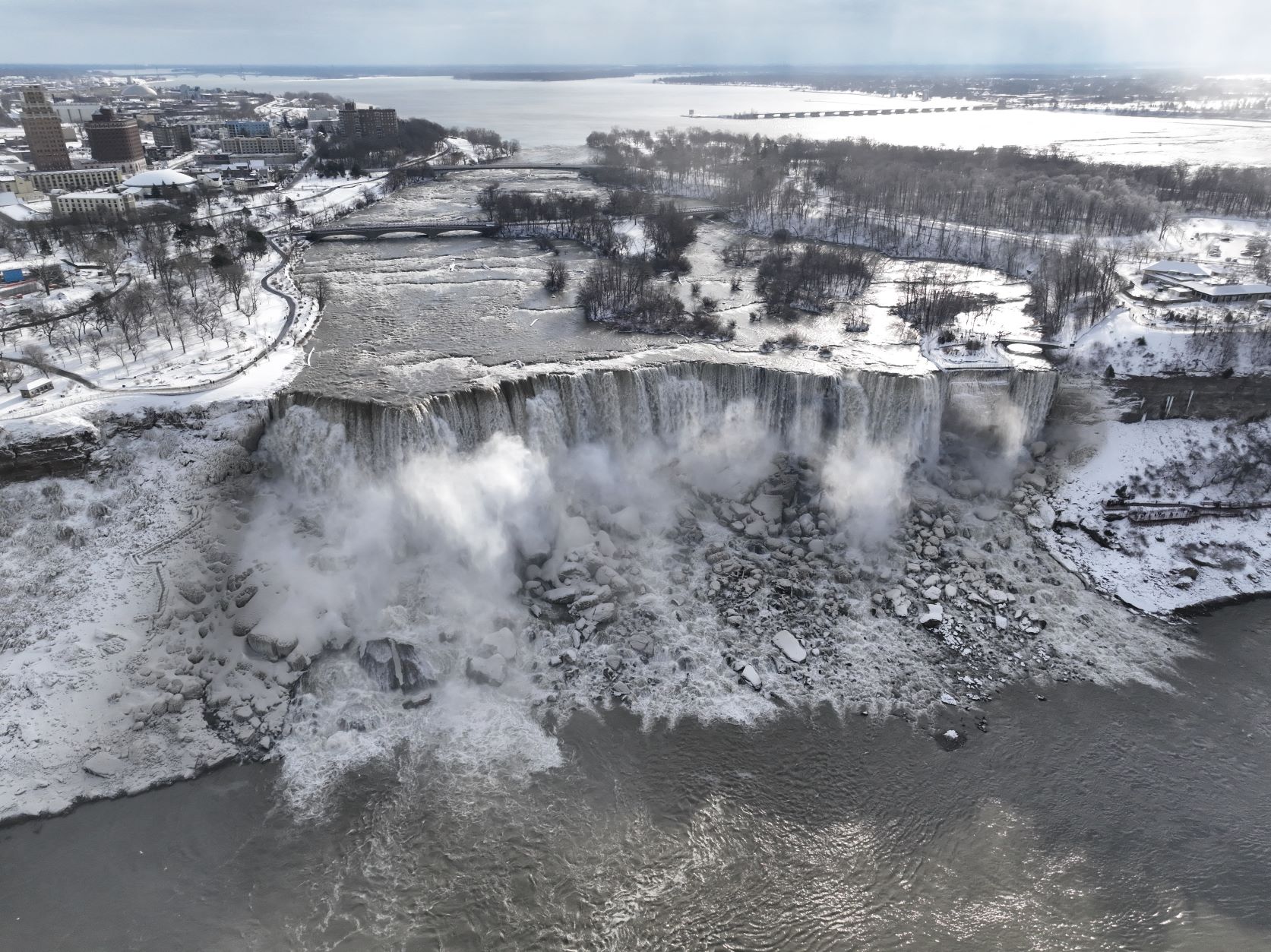 Légifelvétel a befagyott Niagara-vízesésről