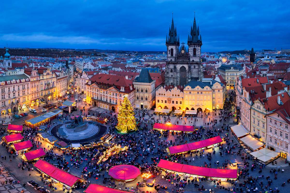 Pompás színekben tündököl a prágai karácsonyi vásár