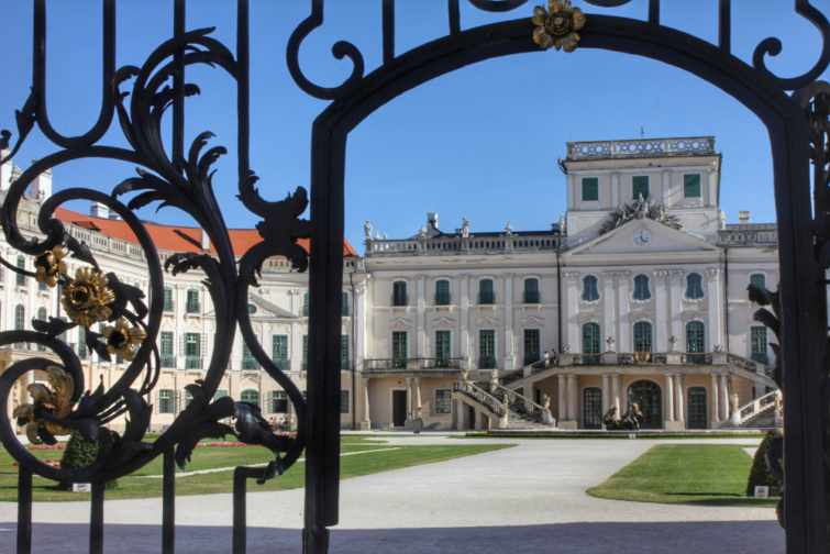 A fertődi Esterházy-kastély