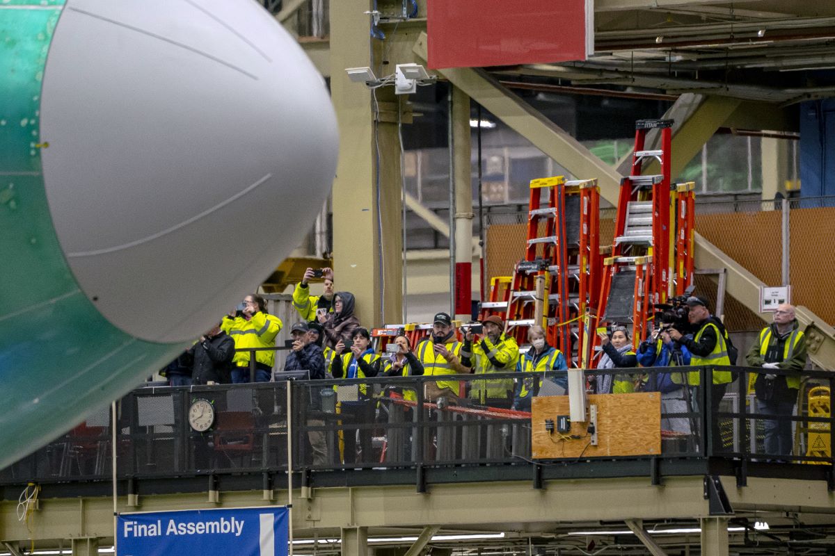 z utolsó Boeing 747-et fotózzák a munkások