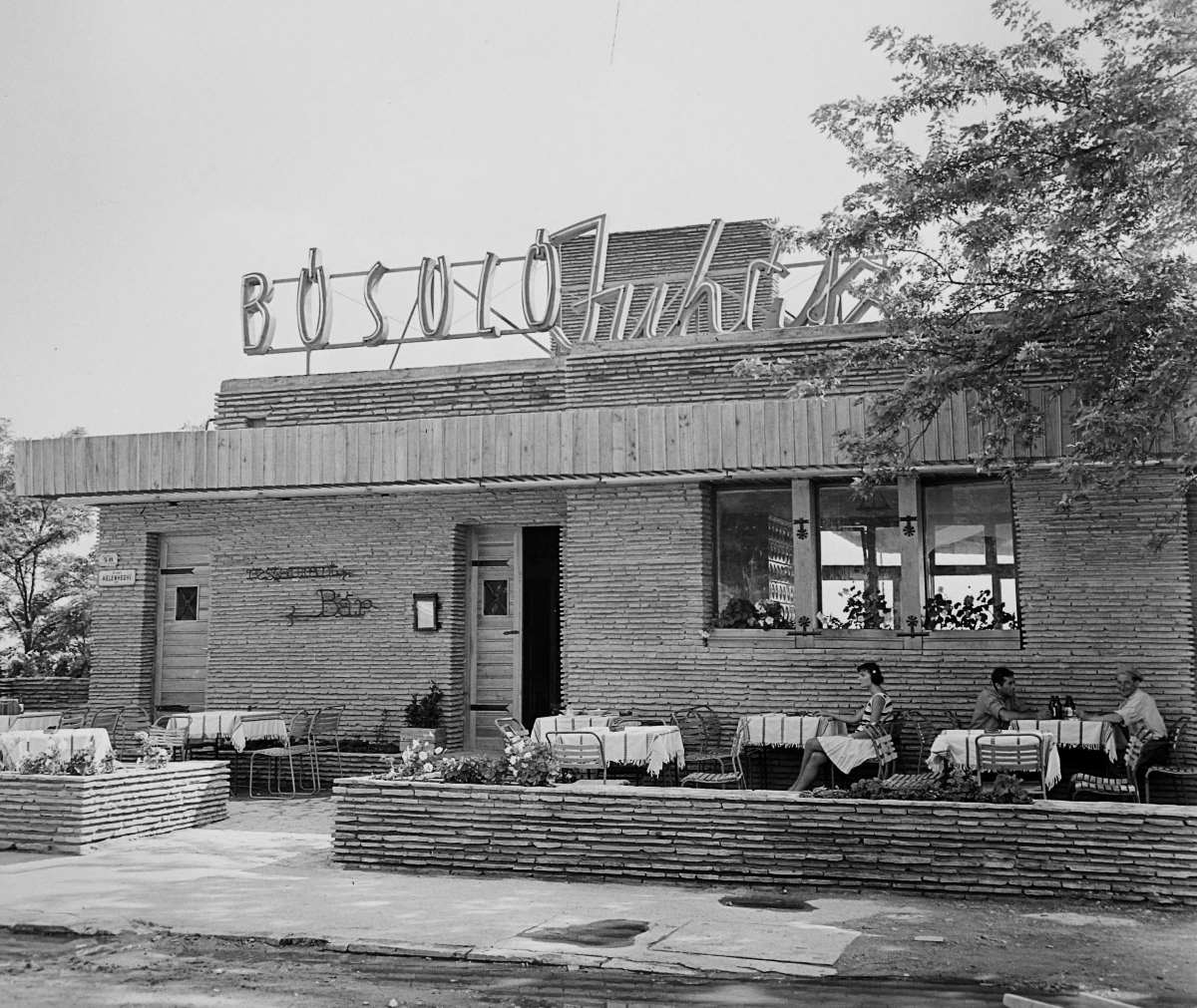 A Búsuló Juhász bejárata a Gellért-hegyen