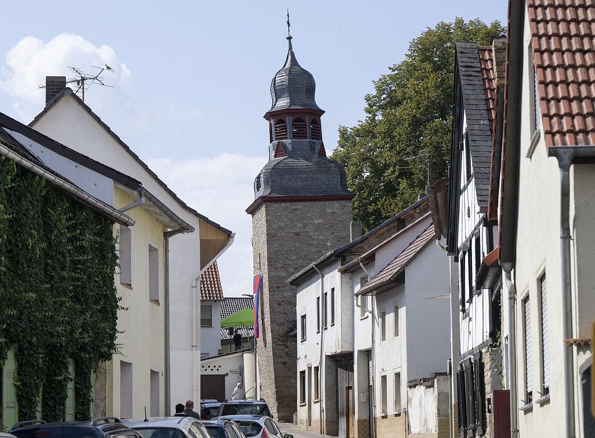 Ferde harangtorony a nyugat-németországi Gau-Weinheimban.